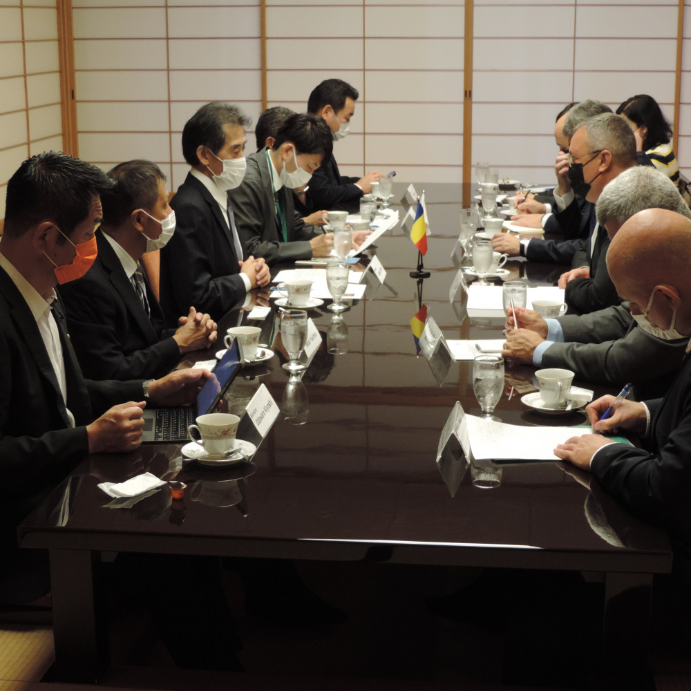 日本・ルーマニア友好議員連盟にて、ニコラエ＝ヨネル・チウカ首相、イオン＝マルチェル・チョラク下院議長と懇談会をいたしました。