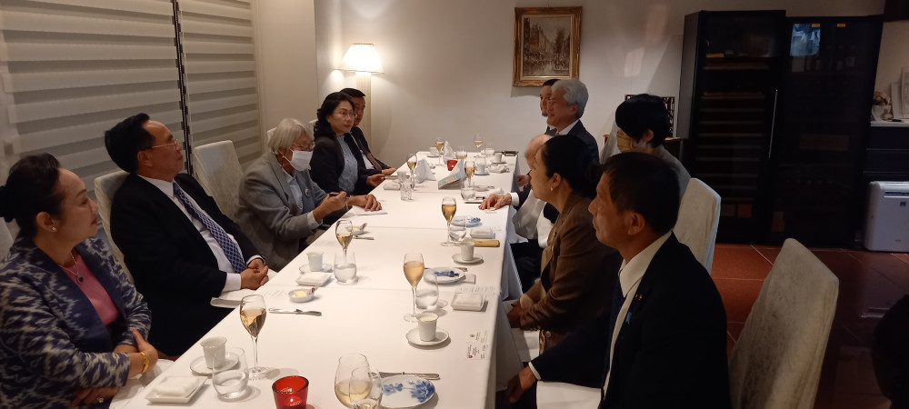 日本ラオス友好議員連盟にて、ラオス人民民主共和国カムチェン計画投資大臣と懇談をいたしました。