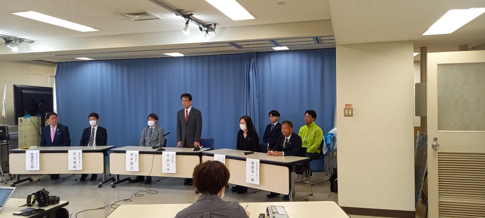 片山大介さんの兵庫維新の会代表選出馬記者会見に同席しました。