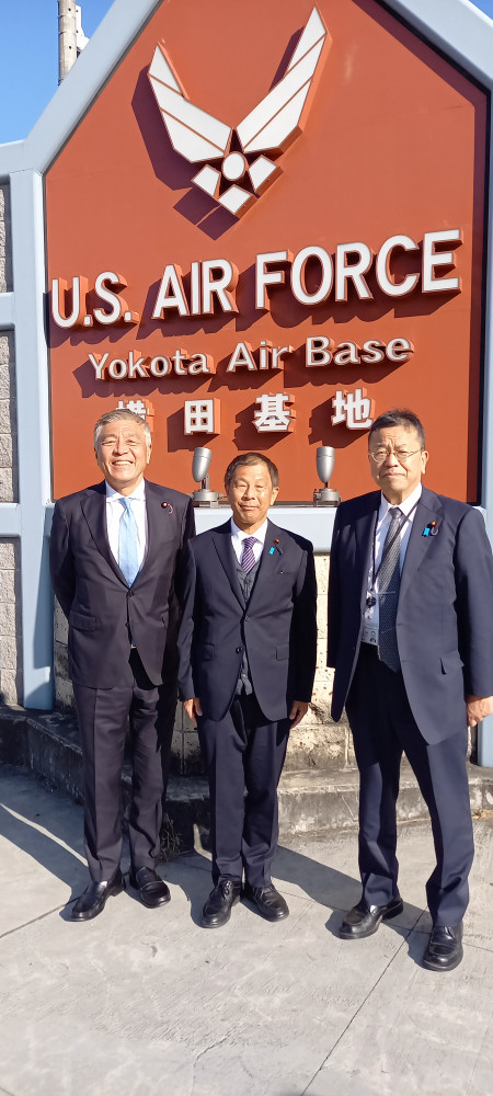 在日米軍横田基地を訪れ、日米間の協力態勢について意見交換致しました。