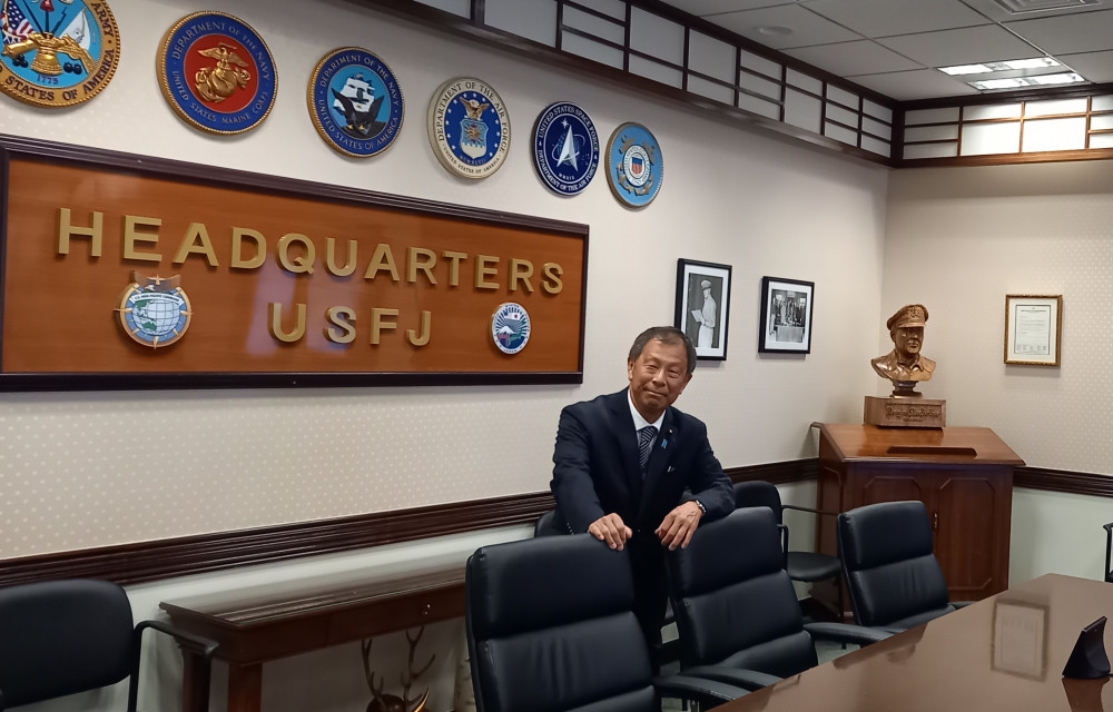 在日米軍横田基地を訪れ、日米間の協力態勢について意見交換致しました。