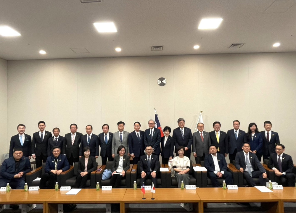 超党派の台湾立法院議員団の皆さんと、日華懇談会の役員会で意見交換会を持ちました。