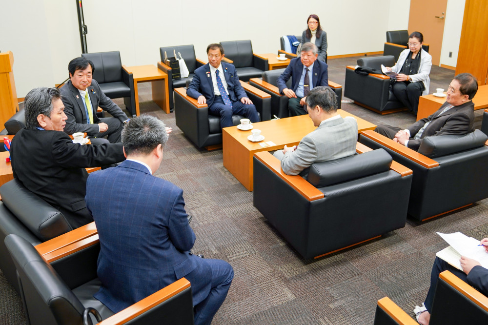 中華民国監察院 李鴻鈞副院長方が来日され、日本維新の会として表敬を受けました。