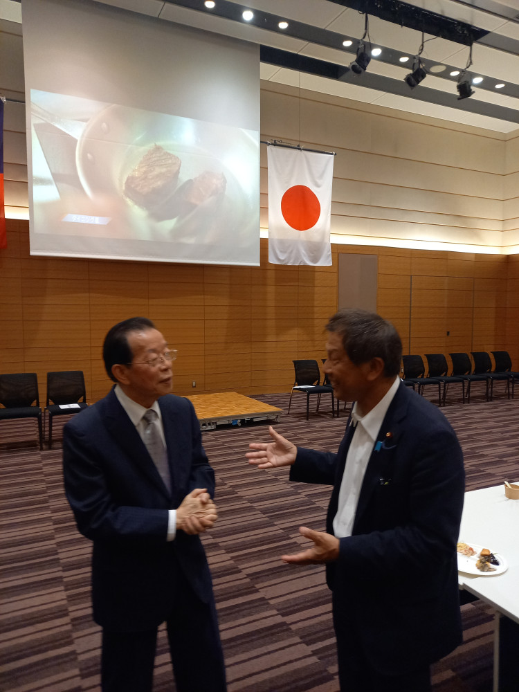 日華議員懇談会の総会にて謝長廷・駐日代表と懇談いたしました。