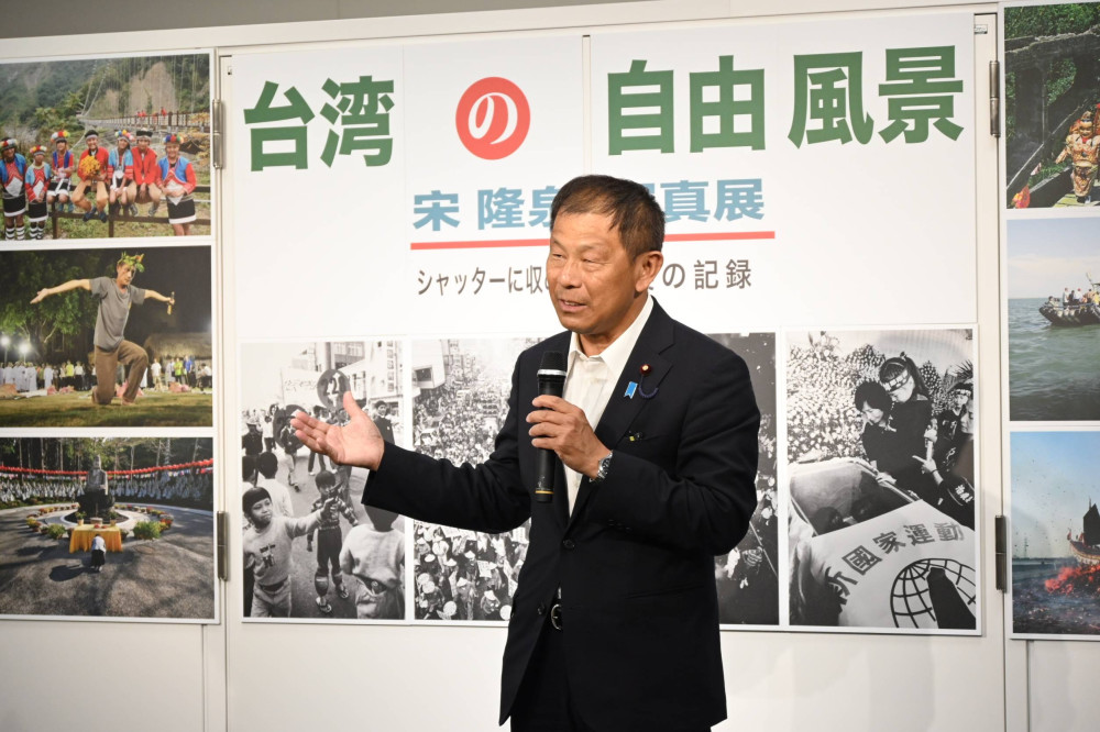 台北駐日経済文化代表処 台湾文化センターにて、「栄隆泉 写真展」の開会式に出席いたしました。