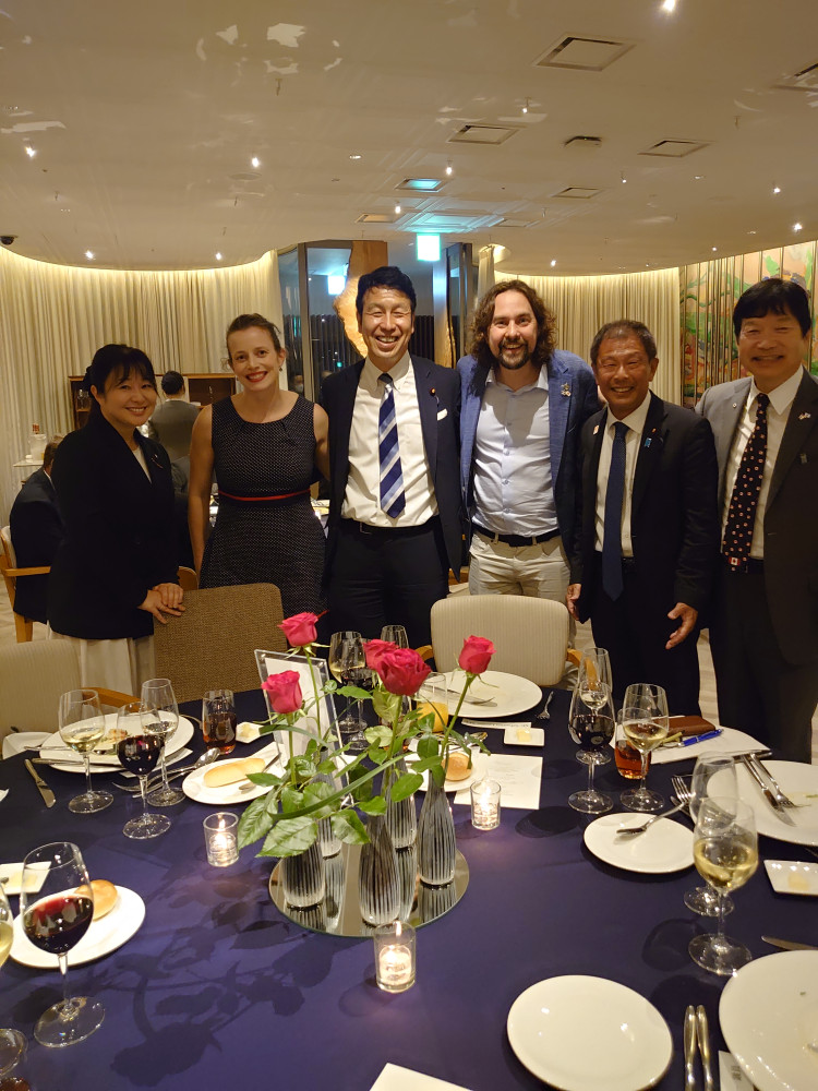 日本・カナダ友好議員連盟にて、カナダから来日された議員の皆さんの歓迎夕食会に出席いたしました。