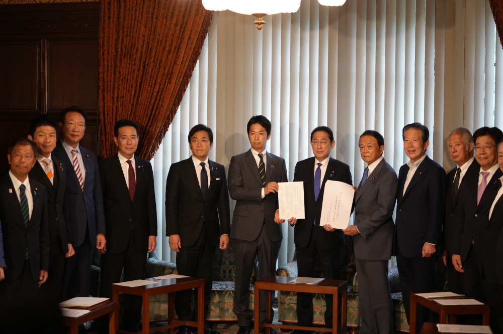 国による昭和100年記念式典及び記念事業の実施を求める要望を岸田総理に対して、申し入れしました。