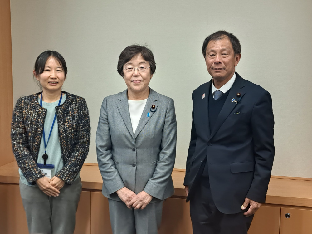 日本熊森協会の皆さまがお見えになり、猪口幸子議員とともに情報交換いたしました。