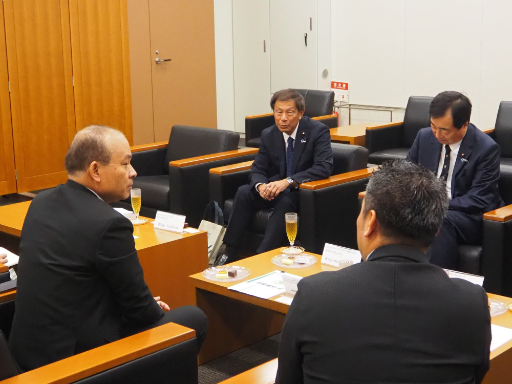 駐日ラオス大使館のアンパイ キンダヴォン大使と面会し意見交換いたしました。