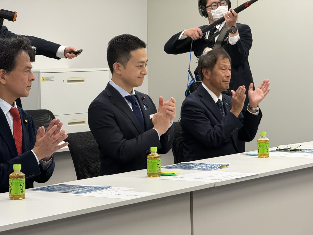 与党憲法改正条文起草協議会に出席いたしました。